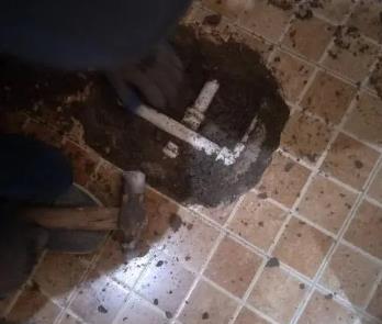 郑州经开区卫生间漏水维修公司为您分享下卫生间渗水如何处理及注意事项