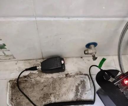 郑州经开区屋顶漏水维修公司分享下卫生间漏水的危害及解决方法